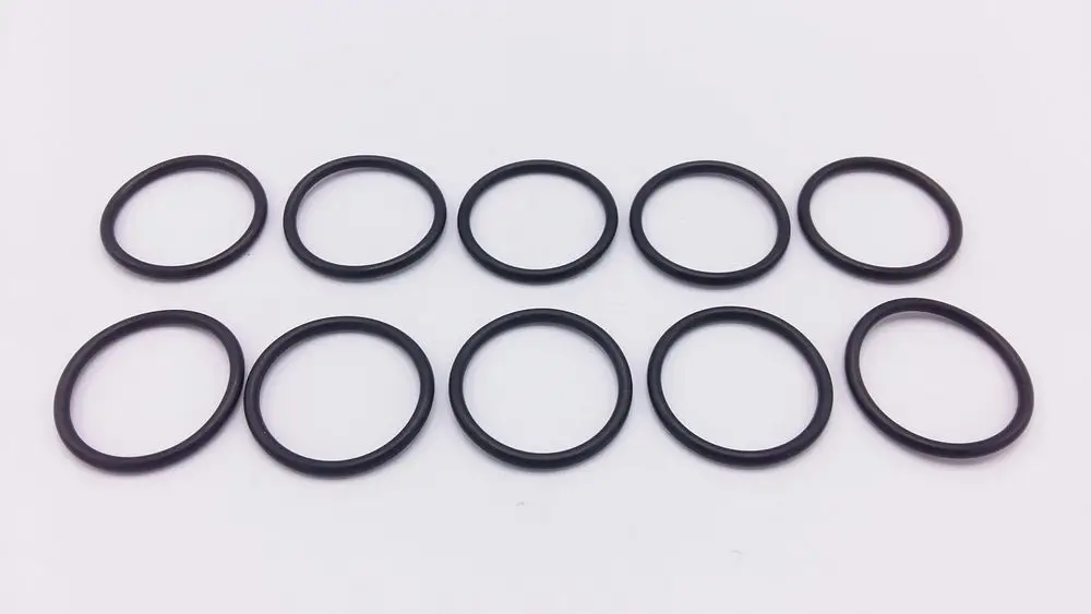 Zehn schwarze O-Ringe auf weißem Hintergrund, geeignet für verschiedene Anwendungen, möglicherweise kompatibel mit Remeha-Produkten.